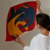 Affiche 100x140cm Hold You Red - The Poster Club