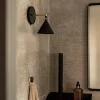 Applique murale en fonte d'aluminium noir et détail en laiton brossé 19cm Cast Sconce - Audo