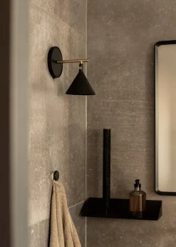Applique murale en fonte d'aluminium noir et détail en laiton brossé 19cm Cast Sconce - Audo