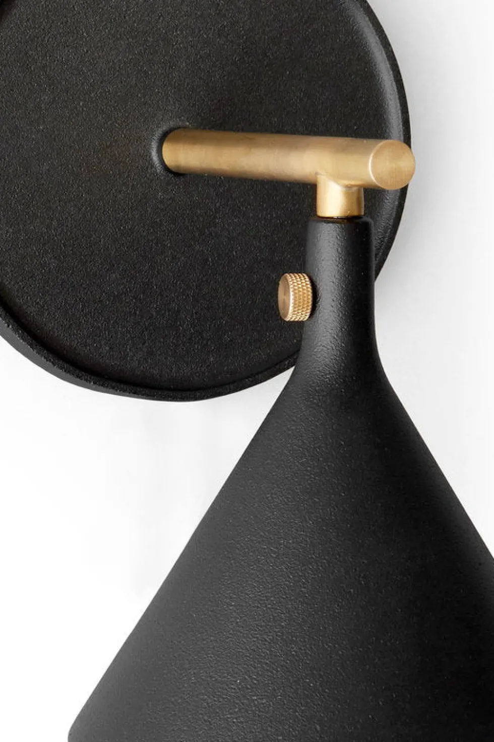 Applique murale en fonte d'aluminium noir et détail en laiton brossé 19cm Cast Sconce - Audo