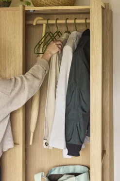 Armoire en bois de chêne 100x55xh181cm Kura - Hübsch