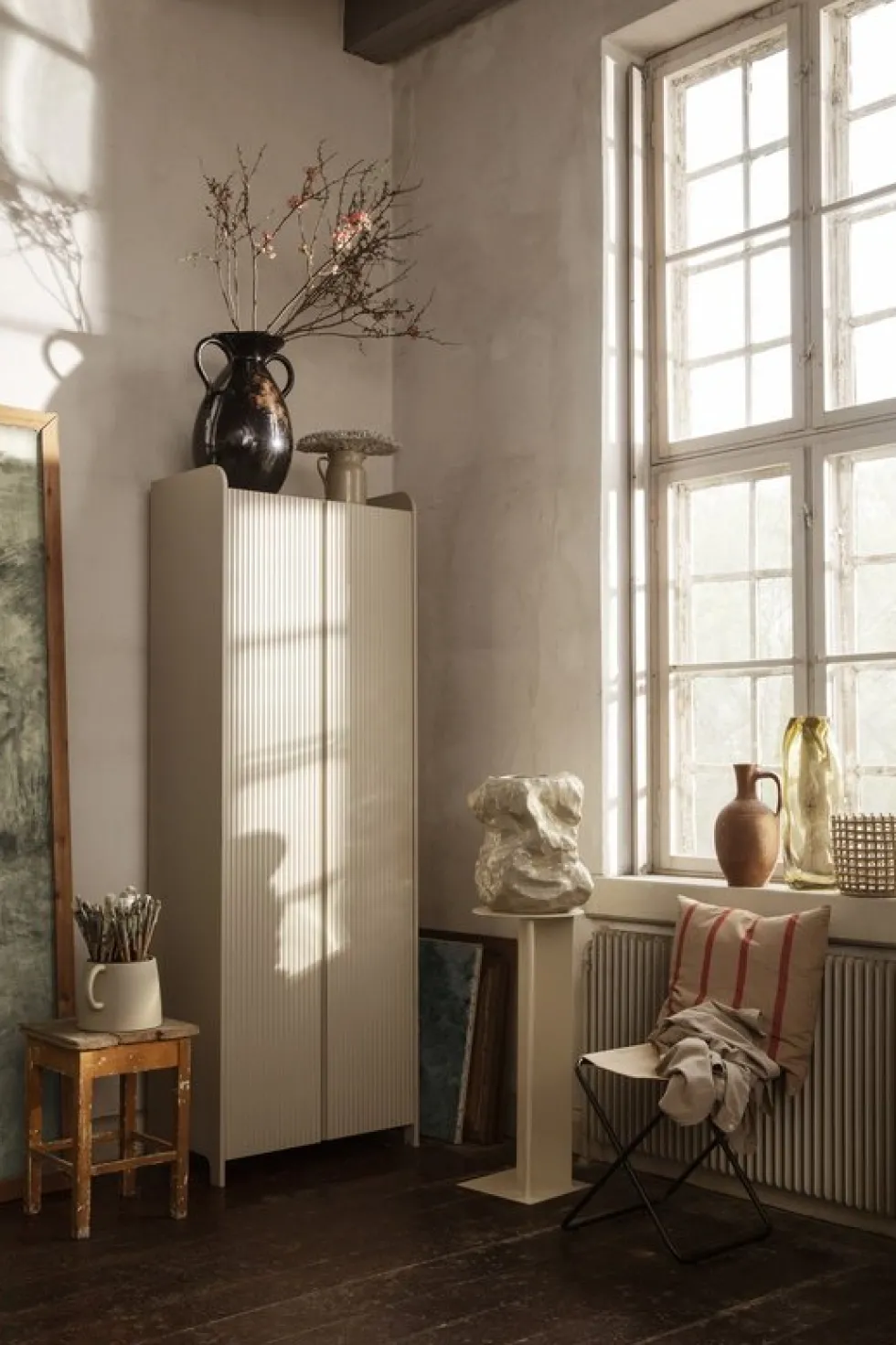Armoire haute en bois cashmire 70x40x200cm Sill - Ferm Living