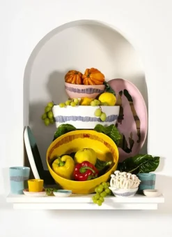 Assiette de service rose avec poivron or Feast - Serax