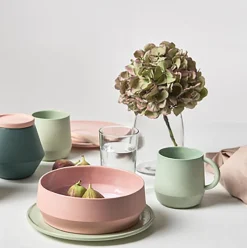 Assiette en céramique corail Unison - Schneid Studio