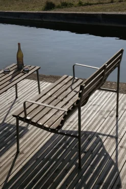 Banc avec accoudoirs en frêne huilé et aluminium 114x52x80cm Traverse - Hay