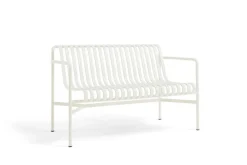 Banc de jardin avec accoudoirs en métal crème Palissade - HAY