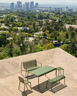 Banc de jardin avec accoudoirs en métal crème Palissade - HAY