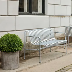 Banc de jardin avec accoudoirs en métal gris galvanisé Palissade - HAY