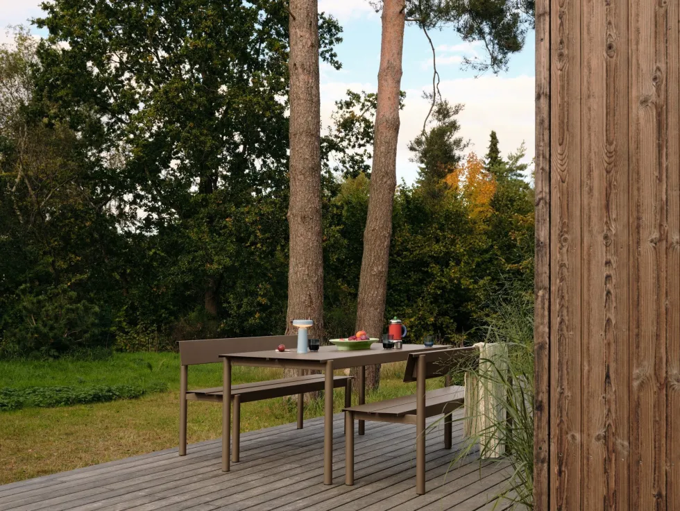 Banc de jardin avec dossier en acier vert foncé 110x34cm Linear - Muuto