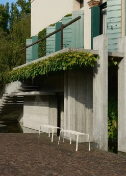 Banc de jardin en acier ivoire Thorvald SC112 - &tradition