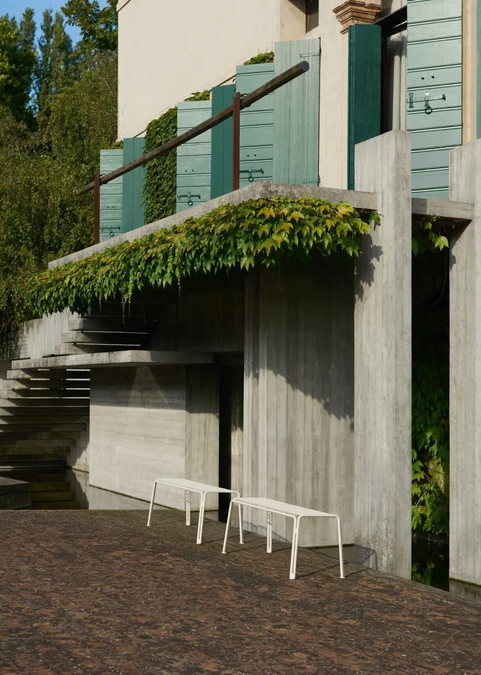 Banc de jardin en acier ivoire Thorvald SC112 - &tradition