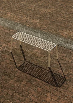 Banc de jardin en acier ivoire Thorvald SC112 - &tradition
