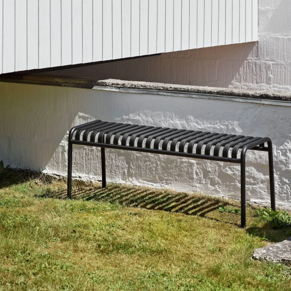 Banc de jardin en métal anthracite Palissade - HAY
