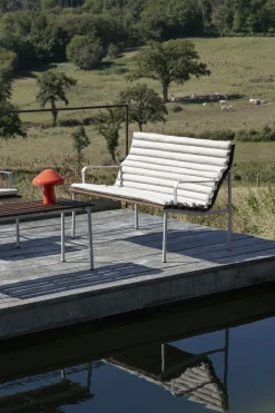 Banc de salon avec accoudoirs en frêne huilé et aluminium 114x70x80cm Traverse - Hay