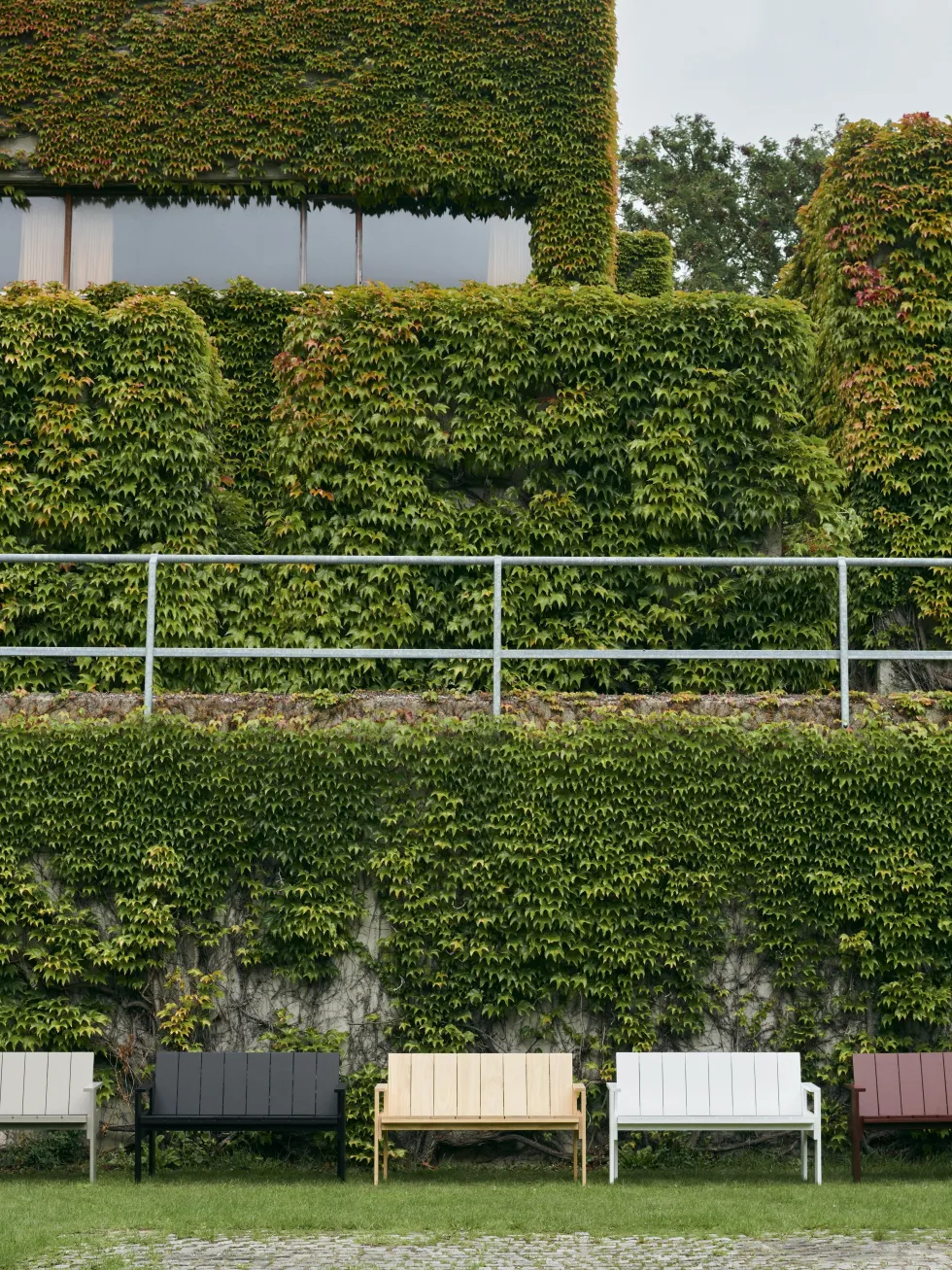 Banc d'extérieur en pin laqué Crate - Hay