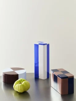 Boîte ronde en fer bordeaux et bleu glacier damier - HAY