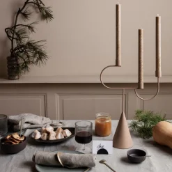 Bougeoir en métal noir Avant - Ferm Living