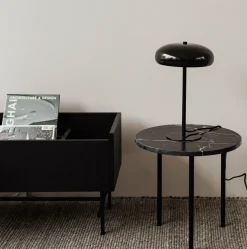 Buffet bas en chêne graphite et marbre blanc broyé Forst - Un’common
