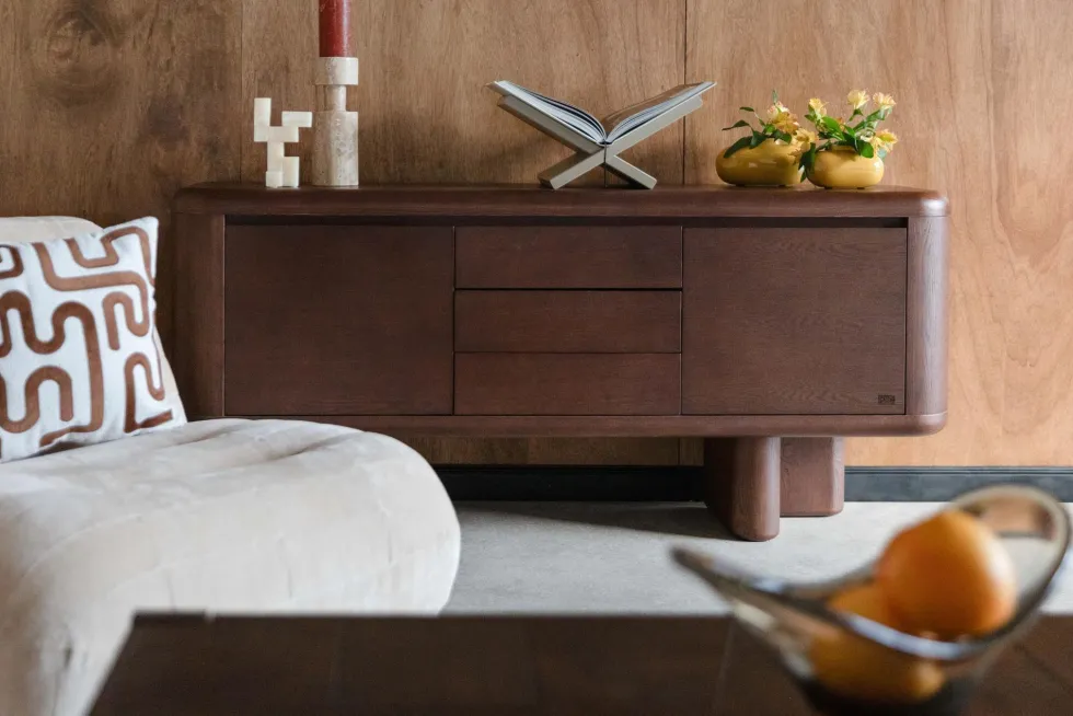 Buffet bas en placage en frêne marron 40x160x72cm Herman - Dutchbone