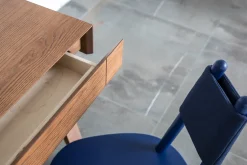 Bureau en bois foncé lituanien 140 cm 4.9 Drawers - Emko