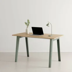 Bureau en chêne éco-certifié 130 x 70 cm piètements gris eucalyptus New Modern -Tiptoe