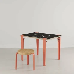 Bureau enfant blanc et rose ardoise 70 x 50 cm Vice Versa et tabouret chêne rose Mini Lou - Tiptoe