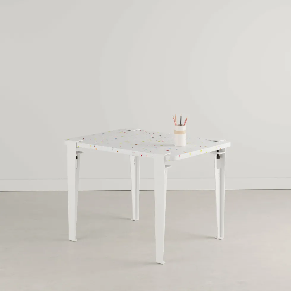 Bureau enfant plastique recyclé 70 x 50 cm blanc Tutti Frutti et tabouret blanc Mini Lou - Tiptoe