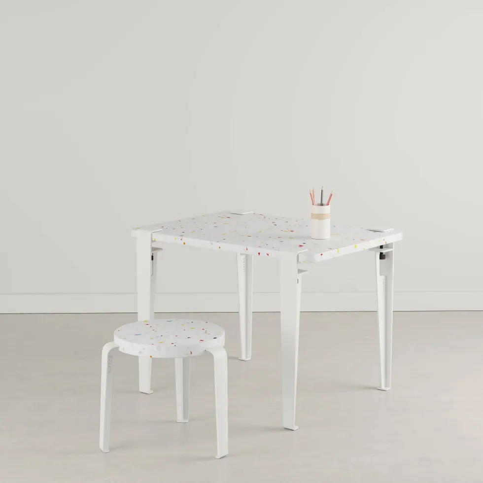 Bureau enfant plastique recyclé 70 x 50 cm blanc Tutti Frutti et tabouret blanc Mini Lou - Tiptoe
