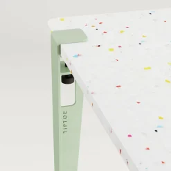 Bureau enfant plastique recyclé 70 x 50 cm vert Tutti Frutti et tabouret vert Mini Lou - Tiptoe
