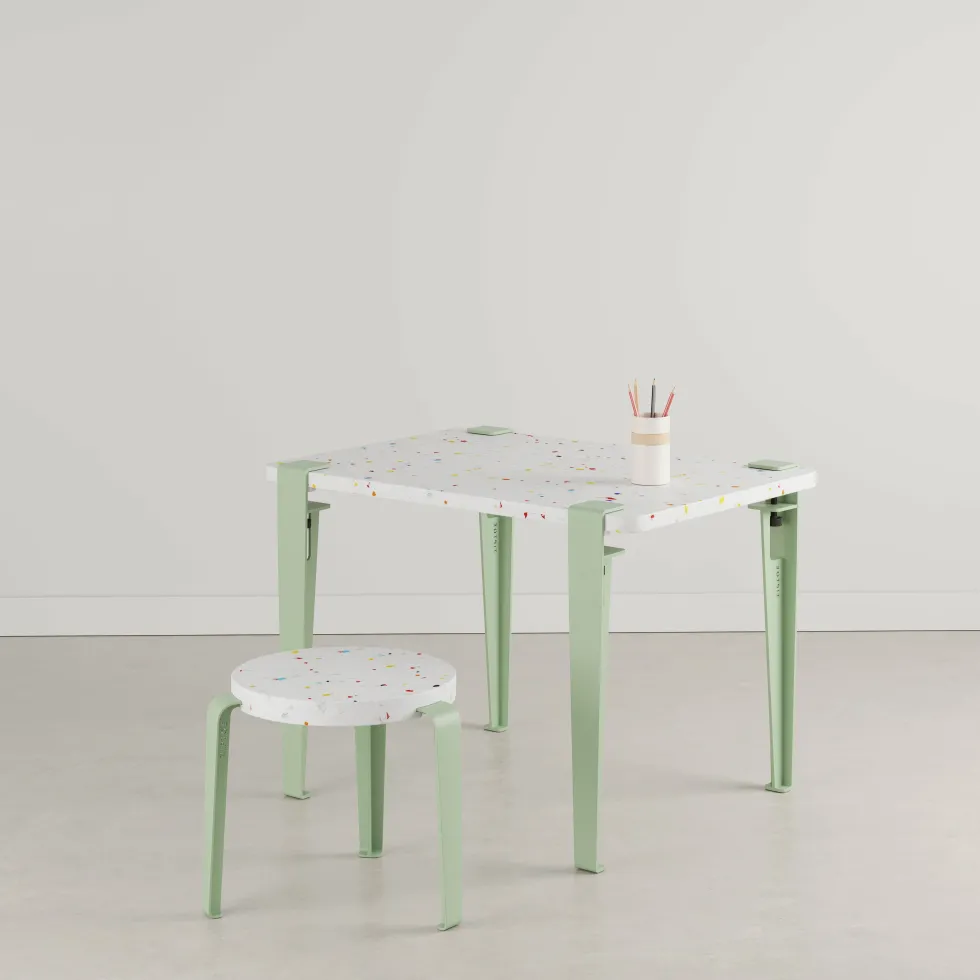 Bureau enfant plastique recyclé 70 x 50 cm vert Tutti Frutti et tabouret vert Mini Lou - Tiptoe