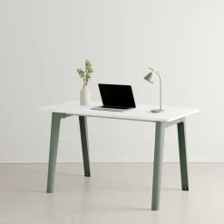 Bureau en plastique recyclé blanc 130 x 70 cm piètements gris eycalyptus New Modern -Tiptoe