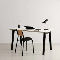 Bureau en stratifié blanc 150 x 70 cm piètements noirs New Modern -Tiptoe
