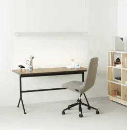 Bureau noir en bois de pin foncé 150 x 75 cm Kip - Normann Copenhagen