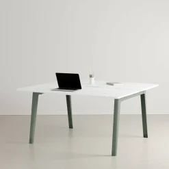 Bureau open-space en plastique recyclé 150 x 140 cm piètements gris eucalyptus New Modern - Tiptoe