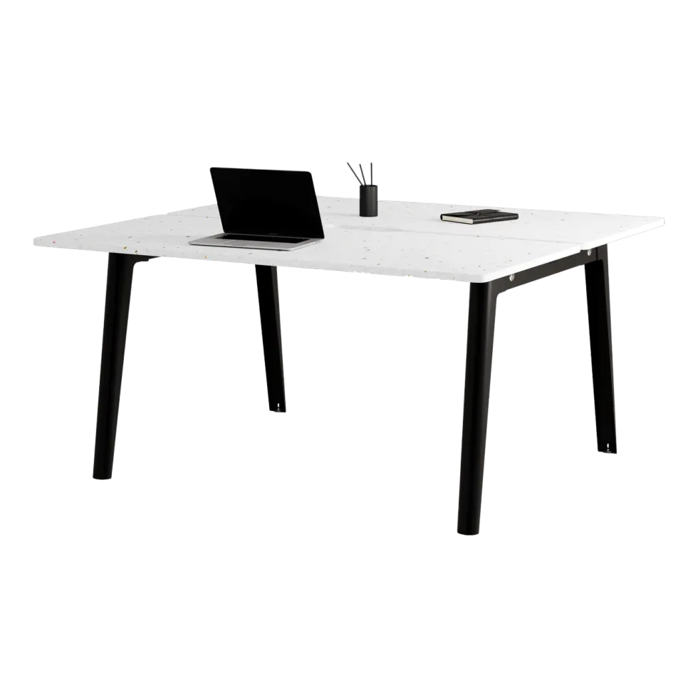Bureau open-space en plastique recyclé 150 x 140 cm piètements noirs New Modern - Tiptoe