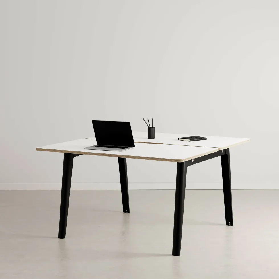 Bureau open-space en stratifié blanc 130 x 140 cm piètements noirs New Modern - Tiptoe