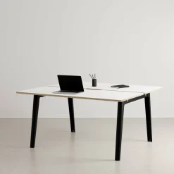 Bureau open-space en stratifié blanc 150 x 140 cm piètements noirs New Modern - Tiptoe
