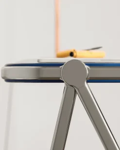 Bureau pliable en acier bleu opaque mat et chrome 83 x 65 x 73 cm Platone - Anonima Castelli