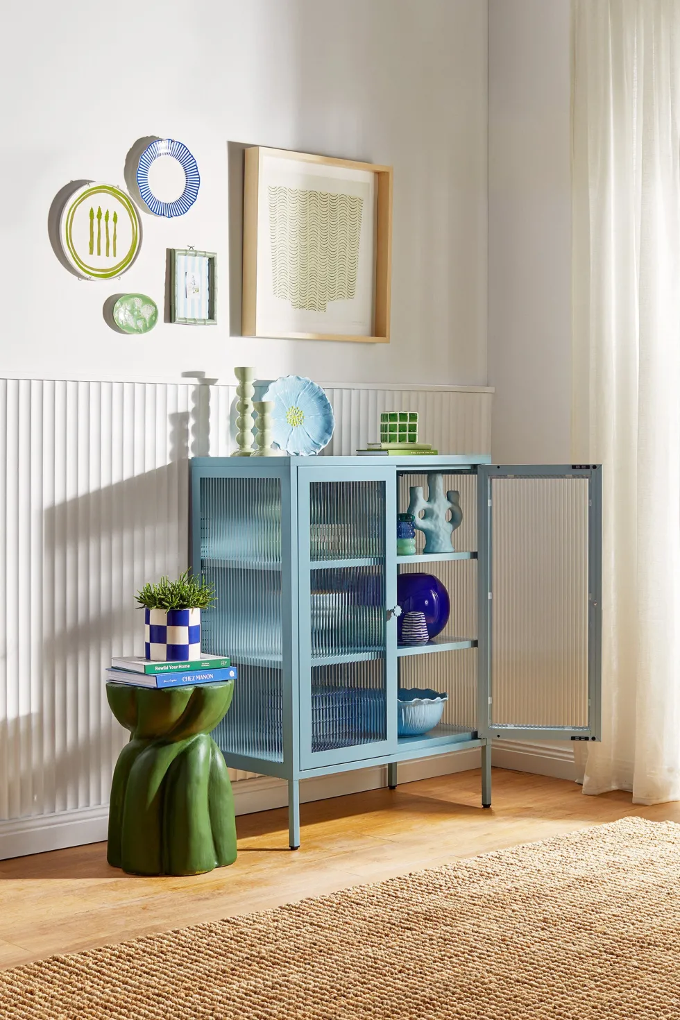 Cabinet en acier bleu océan et verre cannelé 74x40x100cm The Mixer - Mustard Made