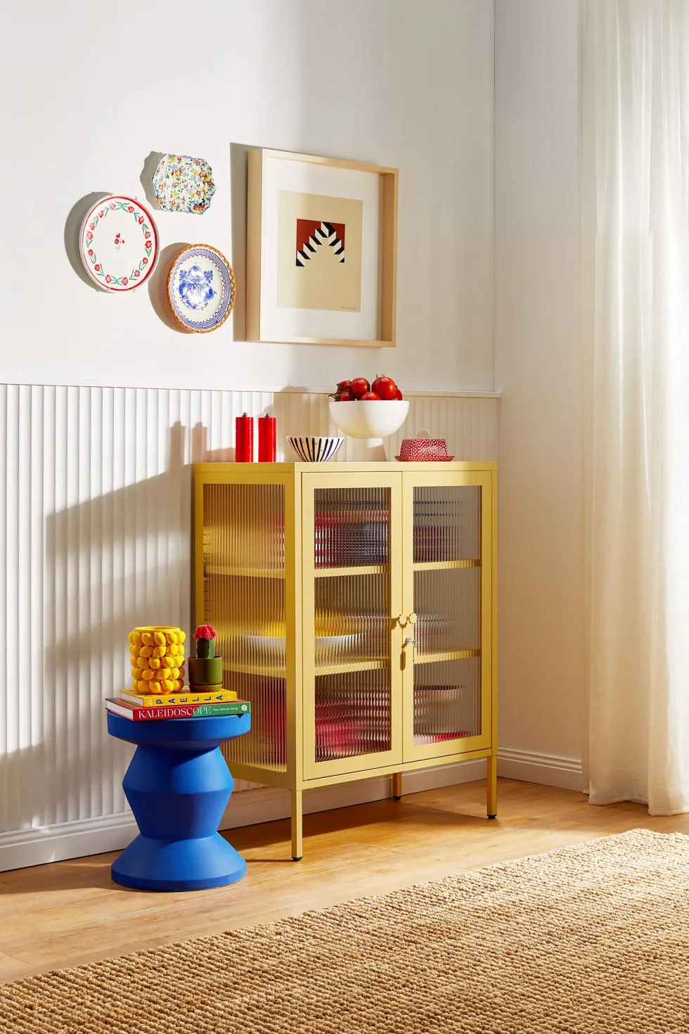 Cabinet en acier jaune beurre et verre cannelé 74x40x100cm The Mixer - Mustard Made