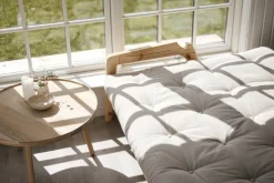 Canapé convertible en pin foncé avec son matelas futon mellow brown Grab - Karup Design
