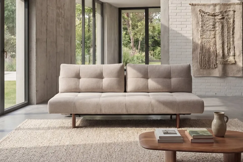 Canapé convertible en polyester beige et pied en chêne foncé 202x65cm Eilis - Innovation Living
