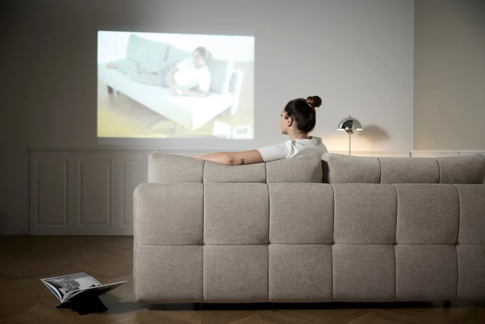 Canapé convertible en polyester beige et pied en chêne foncé 202x65cm Eilis - Innovation Living