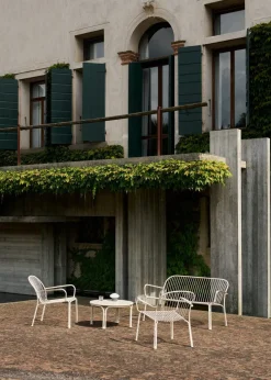 Canapé de jardin avec dossier et accoudoirs en acier vert bronze Thorvald SC110 - &tradition