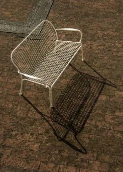 Canapé de jardin avec dossier et accoudoirs en acier vert bronze Thorvald SC110 - &tradition