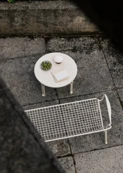 Canapé de jardin avec dossier et accoudoirs en acier vert bronze Thorvald SC110 - &tradition
