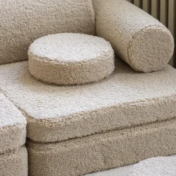 Canapé dépliable en sherpa bouclé biscuit 136x78x40cm Settle - Wigiwama