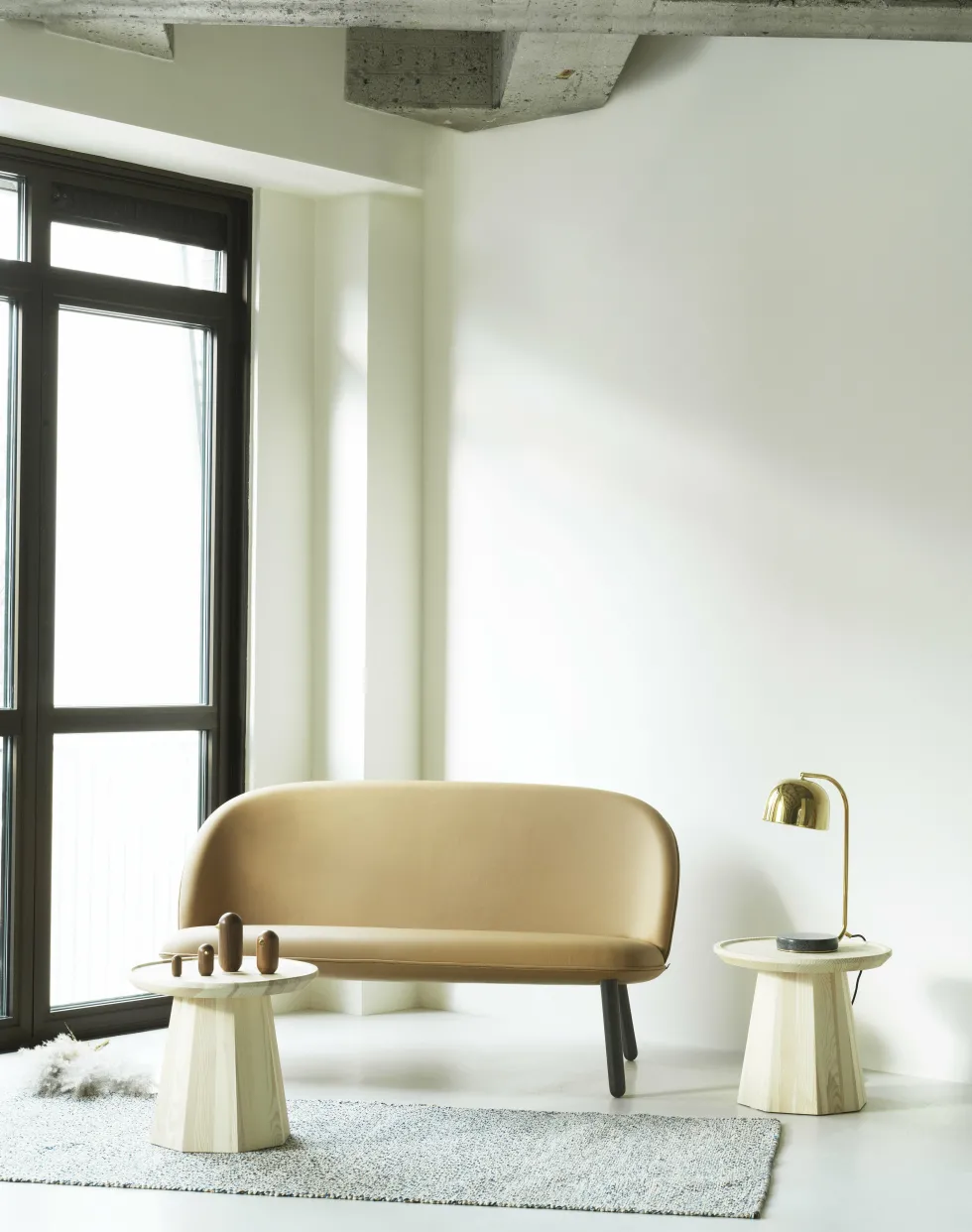 Canapé en cuir noir et pieds en chêne noir 145 cm Ace - Normann Copenhagen