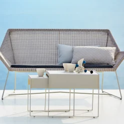 Canapé gris avec coussin d'assise noir Breeze - Cane-Line