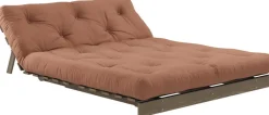Canapé-lit en pin carob brown et tissu argile 140 x 200 cm Roots - Karup Design